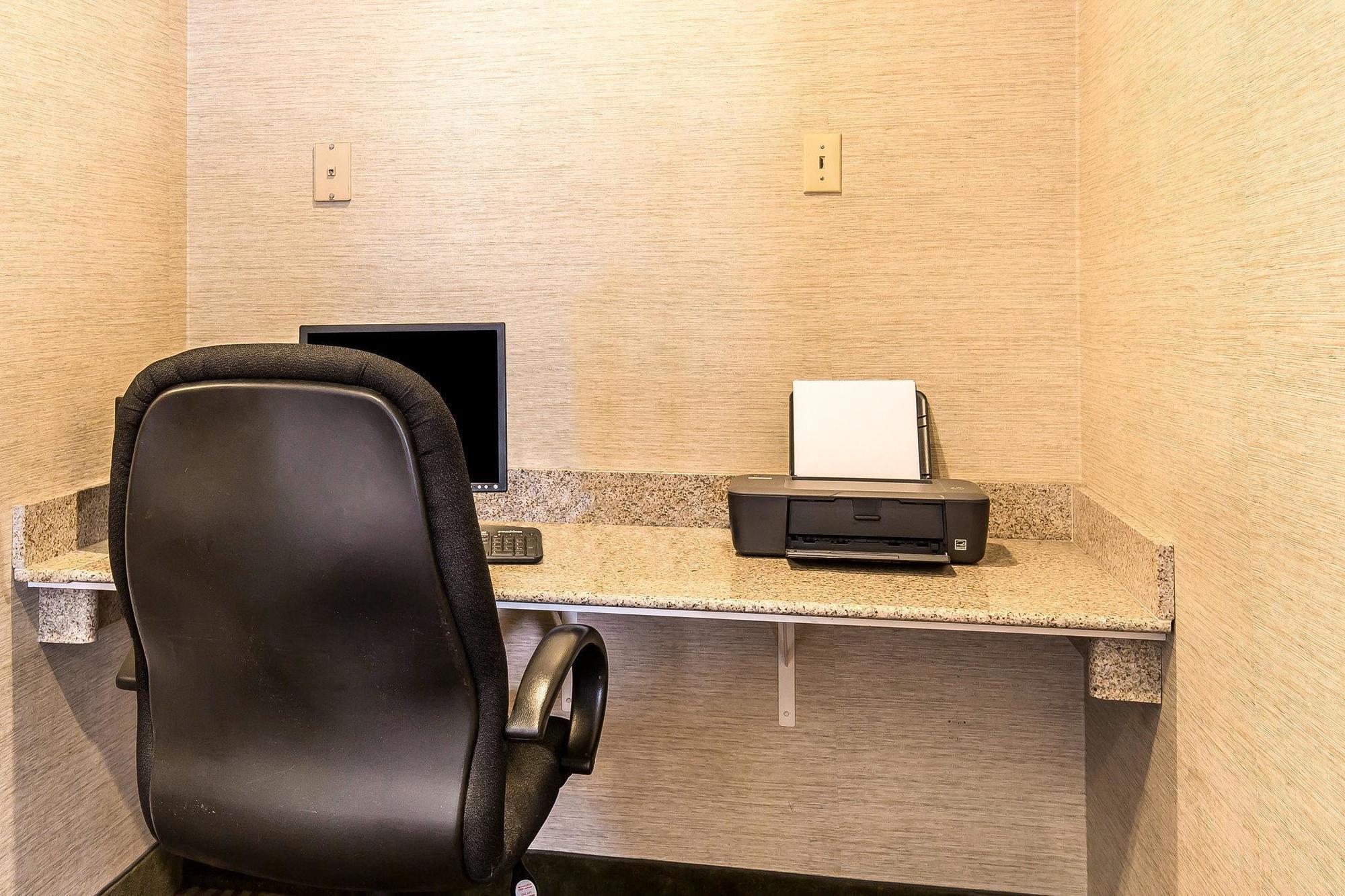 Comfort Inn & Suites Near Fallon Naval Air Station Eksteriør billede